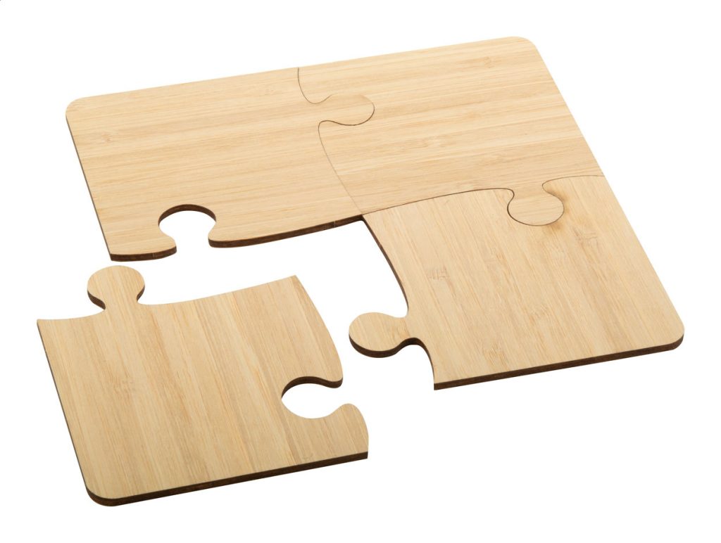 Zestaw 4 bambusowych puzzli-podkładek.