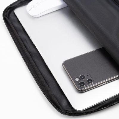 Torba na laptopa RPET Reptop – Torba na laptopa z poliestru RPET 600D z przegrodą na zamek i wyściółką wewnętrzną. Pasuje do laptopów o przekątnej do 15 cali. Z charakterystyczną metką RPET.